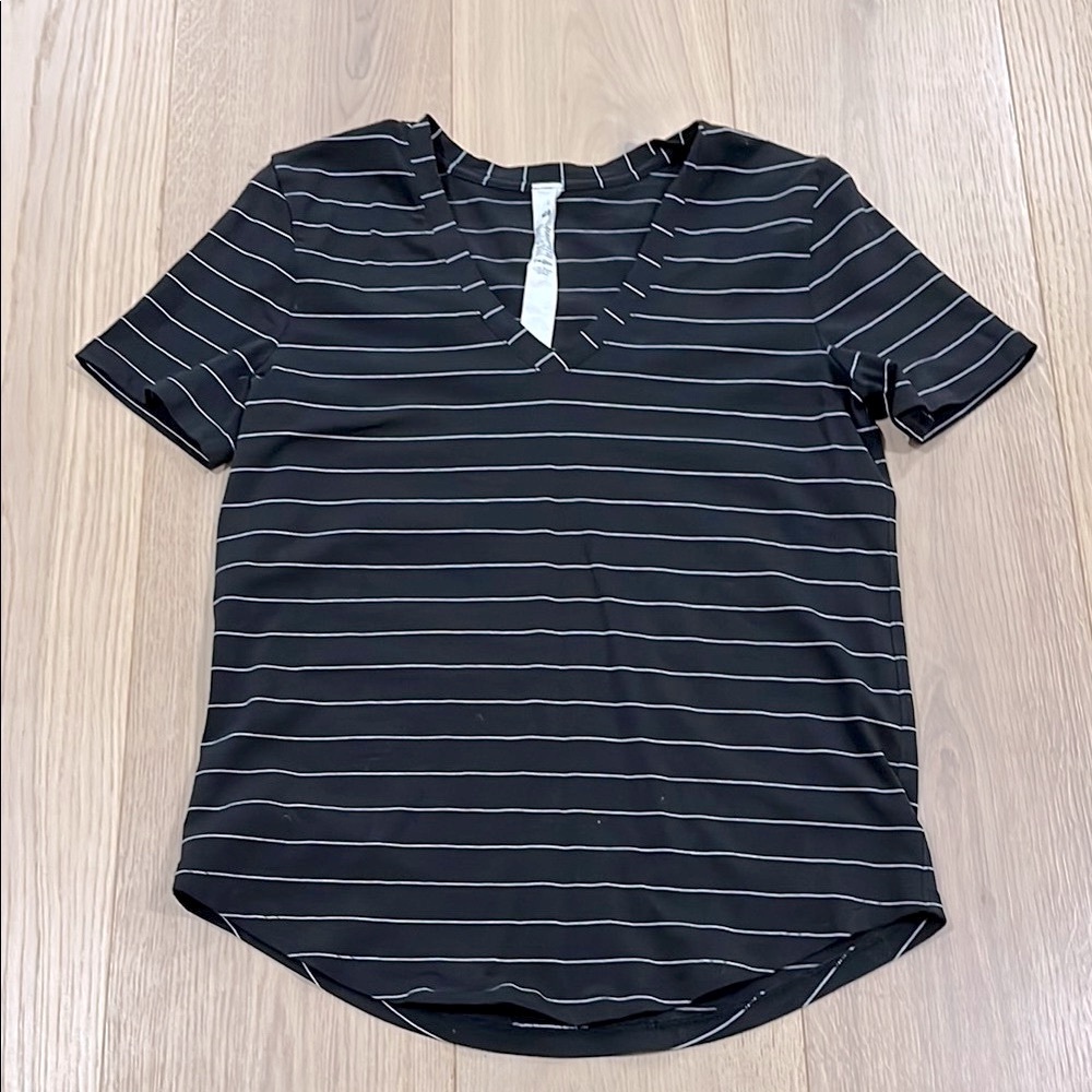Lululemon Women’s Black and White Striped V-Neck Top Size 2